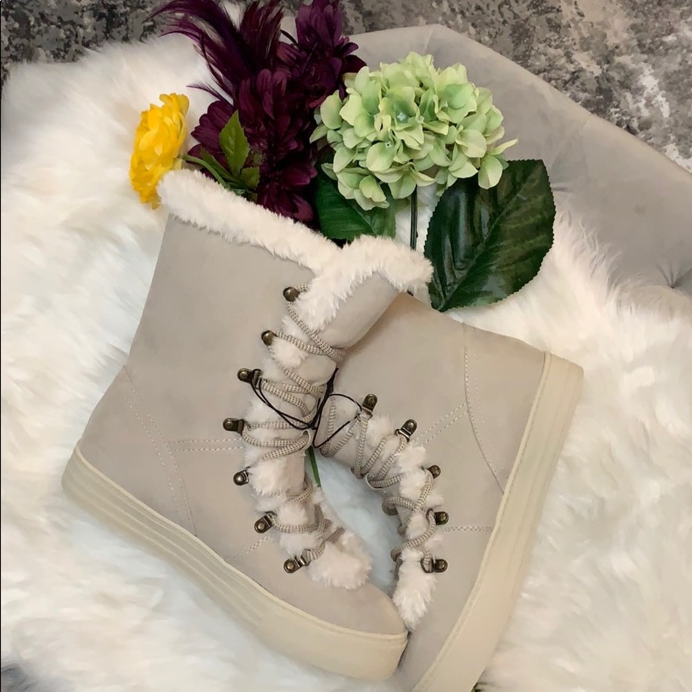NEW! Cream Boots With Fluffy Fur Accents - Picture 3 of 5